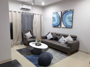 Modern 2-bedroom unit with pool and beach access